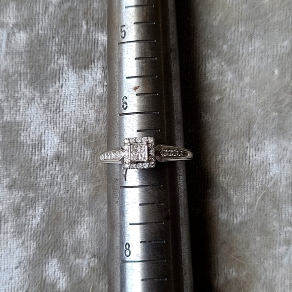 White Gold Diamond Ring - Picture 9 of 10